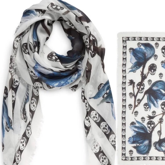 ALEXANDER MCQUEEN Classic Bellflower Modal & Silk Scarf white/black/indigo - Picture 2 of 11